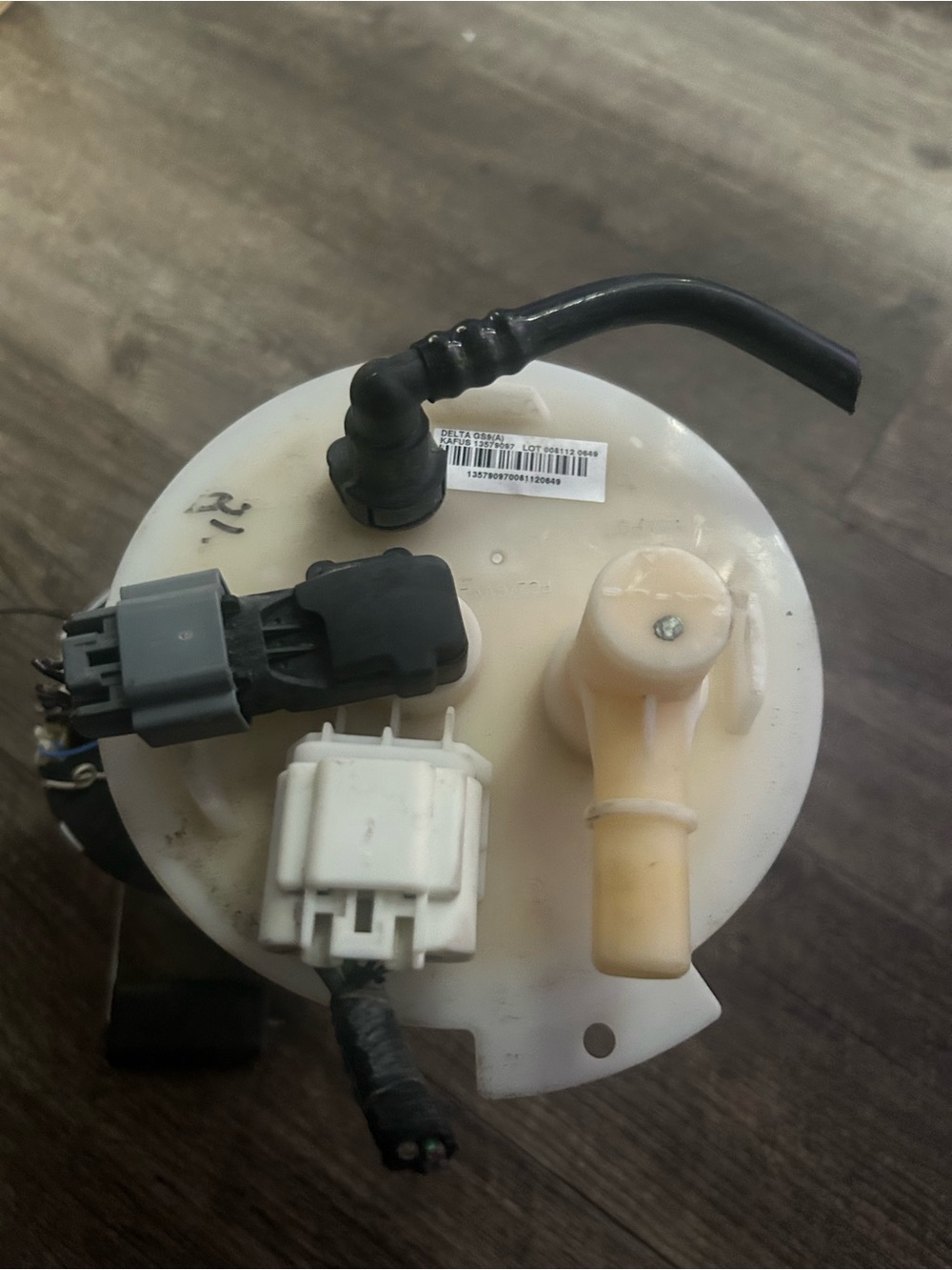 2014 Chevy Cruze Fuel Pump Module - White/Beige